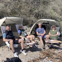 2 par nyder en Glamnic oplevelse - et nyt picnic koncept, der kombinerer det bedste fra en picnic i naturen med komfort og luksus.