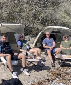 2 par nyder en Glamnic oplevelse - et nyt picnic koncept, der kombinerer det bedste fra en picnic i naturen med komfort og luksus.