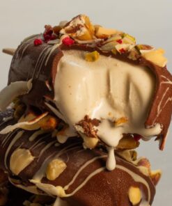 Nærbillede af en lækker hjemmelavet is fra den unge iværksætter Nicolai - fra Nicolai Chokolade.