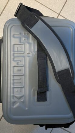 Grå køletaske af mærket Petromax