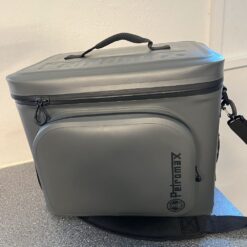 Grå køletaske af mærket Petromax