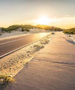 Vejen til Lakolk strand på Rømø. Solen er ved at gå ned