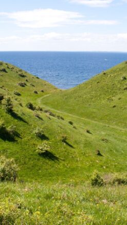 Møgelskår på Samsø med udsigt til havet